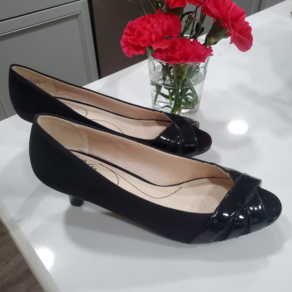 Life Stride womens black kitten heels